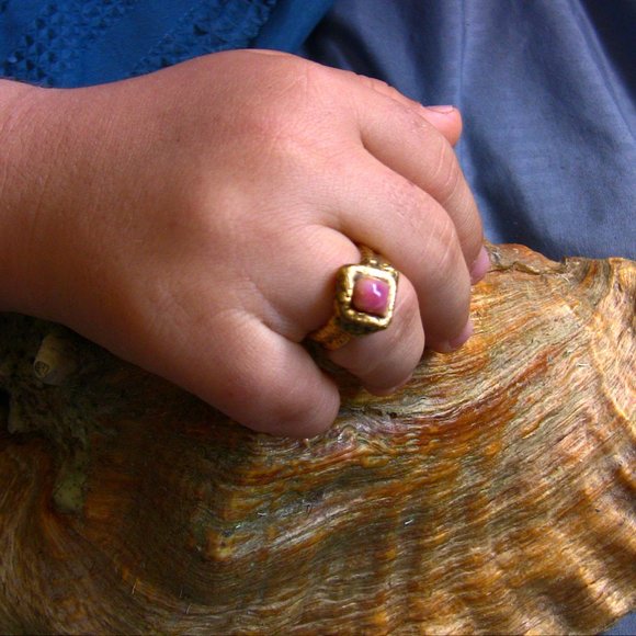 Conch Pearl ring in 24K pure gold - Picture 7 of 12